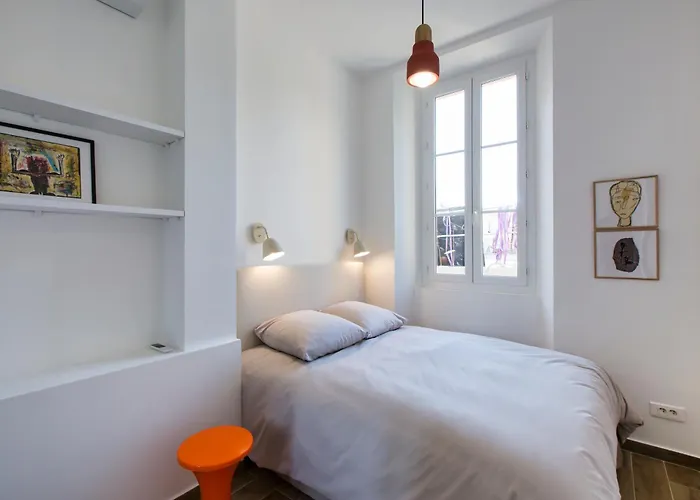 Centre, Climatise, Balcon, A Pied
