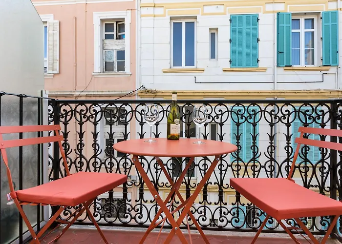 Centre, Climatise, Balcon, A Pied *