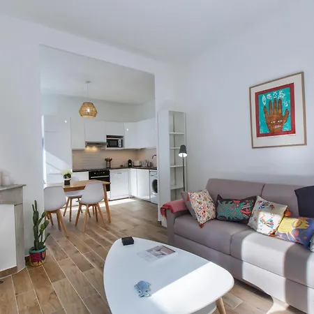 Centre, Climatise, Balcon, A Pied *