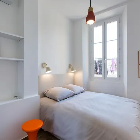 Centre, Climatisé, Balcon, à Pied