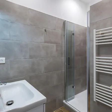 Centre, Climatisé, Balcon, à Pied * Cannes