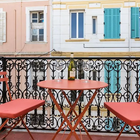 Centre, Climatisé, Balcon, à Pied *